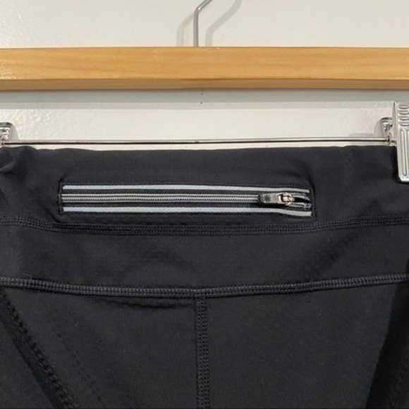 Athleta Be Free Black Crop Capri Reflective Pocket Legging Size Small - Picture 8 of 9